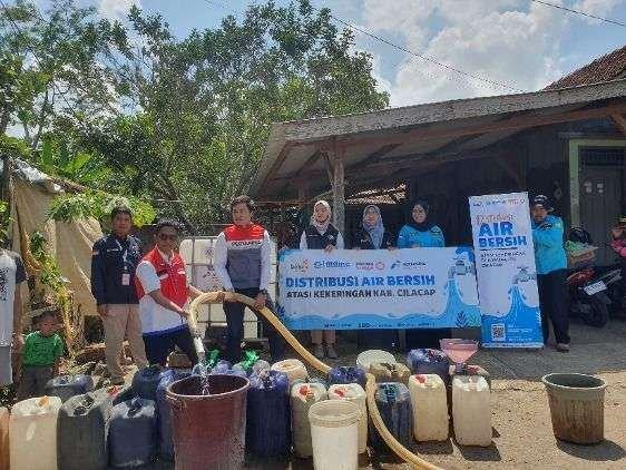 Pertamina Patra Niaga IT Cilacap bersama dengan LazisMu Kabupaten Cilacap menyalurkan dua unit mobil tangki air bersih salurkan sebanyak 8.000 liter”