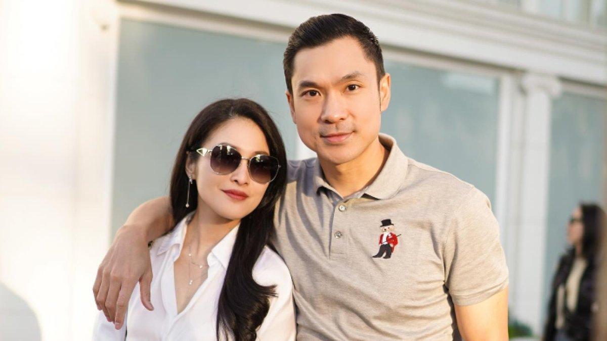 Sandra Dewi dan suaminya Harvey Moeis.