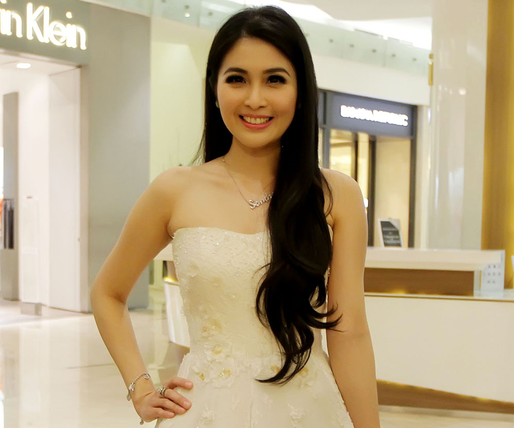 Sandra Dewi Masih Pilih-pilih Tanggal Meski Sudah Dilamar