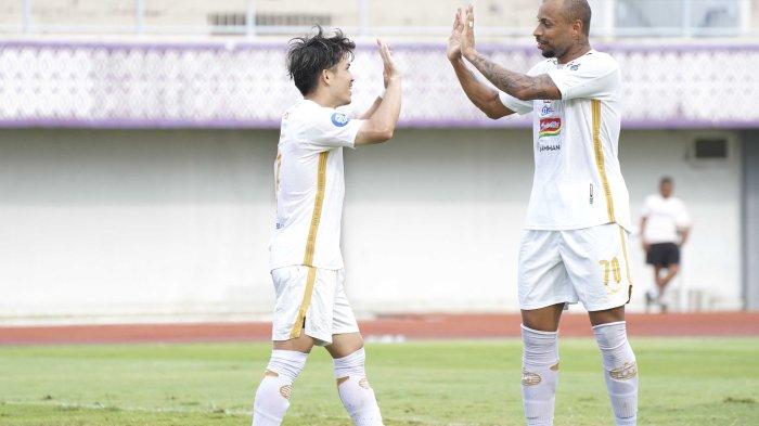 Penyerang Persija Jakarta, Gustavo Almeida mulai menunjukkan tajinya. Satu ujung tombak Macan Kemayoran lain mulai dibawa-bawa.