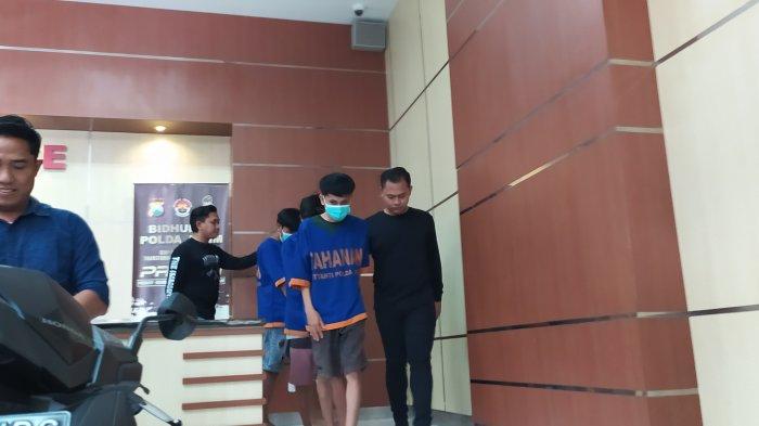 Tiga orang remaja anggota komplotan begal motor bersenjata parang yang beraksi di dua kabupaten wilayah Jatim; Pasuruan dan Probolinggo, berhasil digagalkan Anggota Tim Jatanras Polda Jatim.