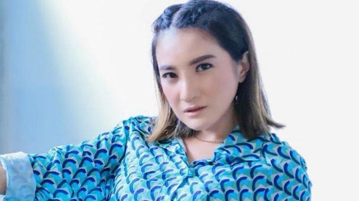 Kiki Amalia hamil di usia 42 tahun.