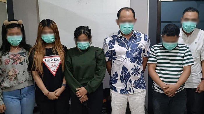 ASN Dinkes Tulungagung Pesta Narkoba di Tempat Karaoke Surabaya: Tersangka HP (42), DP (43), HED (33), AM (29), YWA (25), RAP (32), dan DYA (33), saat diperiksa di Gedung Ditresnarkoba Polda Jatim