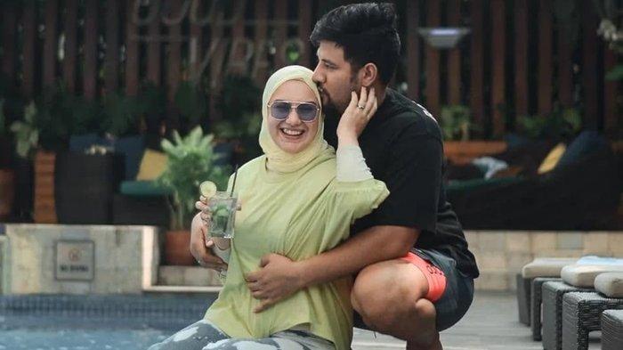 Aditya Zoni adik Ammar Zoni mengungkap kebaikan Irish Bella meski kedua kakaknya itu tengah menghadapi proses perceraian. Adit juga membongkar hubungan terkini dengan Ibel.