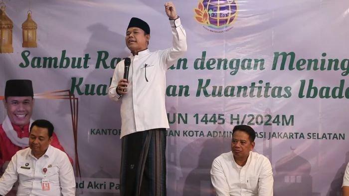 Akri Patrio yang kini menjadi pendakwah, dulu populer menjadi pelawak bersama Eko dan Parto