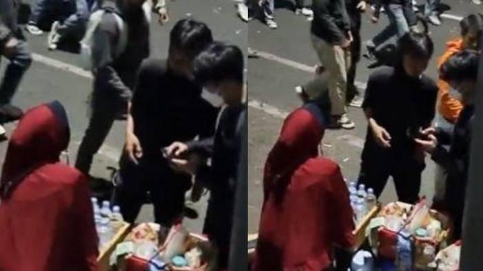 Aksi emak-emak jualan asongan di tengah RUU Pilkada, Kamis (22/8/24).