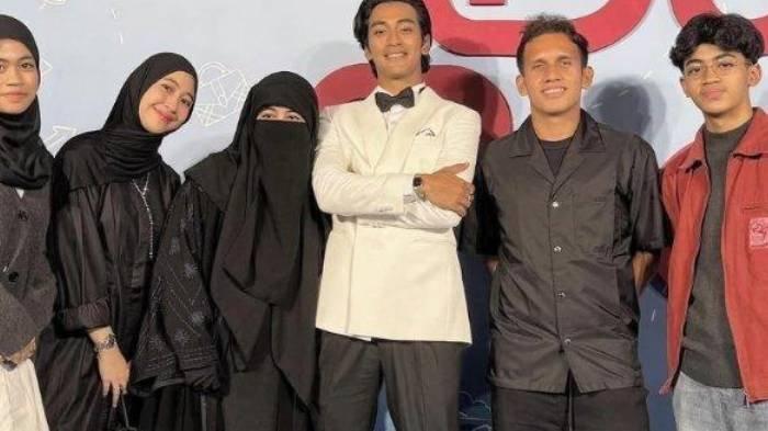UMI PIPIK TERHARU - Unggahan foto Umi Pipik dan keluarga di IG nya, 1 Februari 2025. Akting Abidzar membuat Umi Pipik terharu.