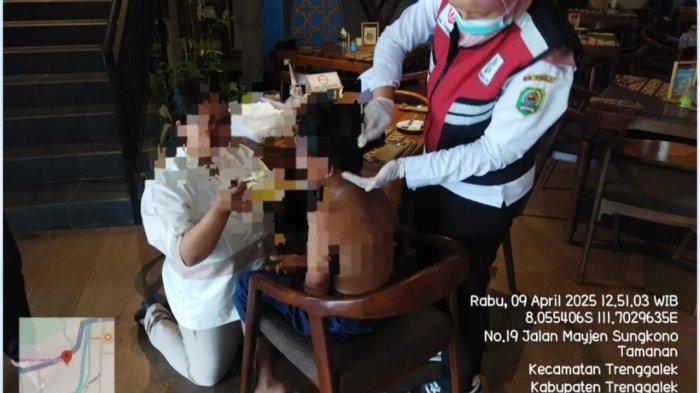 ANAK KORBAN - Anak Korban Kasus Pembunuhan di Hotel Bukit Jaas Permai, Kelurahan Tamanan, Kecamatan/Kabupaten Trenggalek, Rabu (9/4/2025). Korban AM alias K (10) mengalami luka di kepala serta dada dan mendapatkan perawatan di RSUD dr Soedomo Trenggalek.