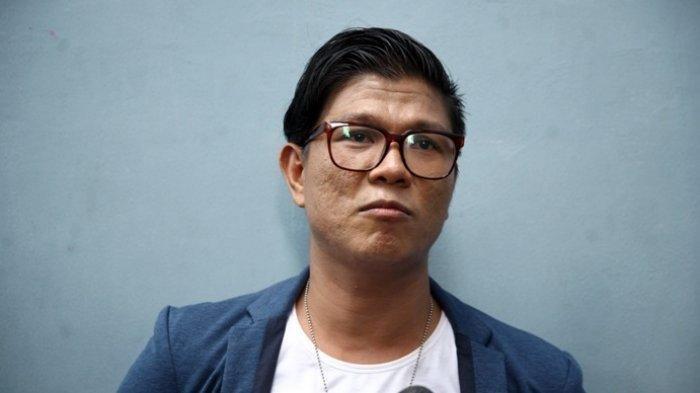 Andika Kangen Band melaporkan wali murid yang bentak anaknya di sekolah. Saking kerasnya bentakan dari ortu murid itu, pada guru di sekolah anak Andika Kangen Band takut dan tidak berani melawan.