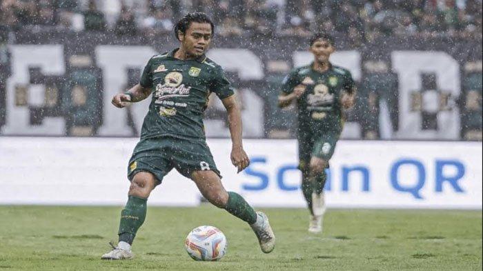 Andre Oktaviansyah dalam laga Persebaya Surabaya