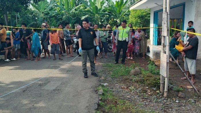 Anggota Satreskrim Polres Probolinggo Kota saat melakukan olah TKP yang diduga ledakan bondet di Desa Mentor, Kecamatan Sumberasih, Kabupaten Probolinggo, Sabtu (25/1/2025).