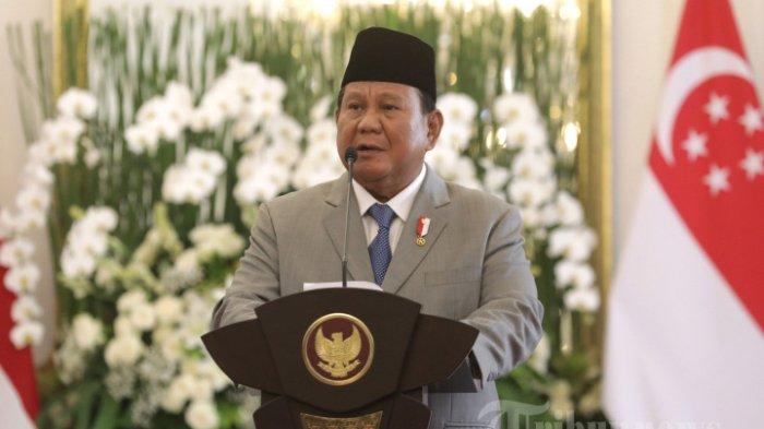 BPI DANANTARA - Presiden Prabowo Subianto memberikan keterangan usai pertemuan bilateral di Istana Merdeka, Jakarta, Rabu (6/11/2024). Prabowo menyatakan Badan Pengelola Investasi (BPI) Danantara akan remsi diluncurkan pada 24 Februari 2025. Lantas, apa itu Danantara?