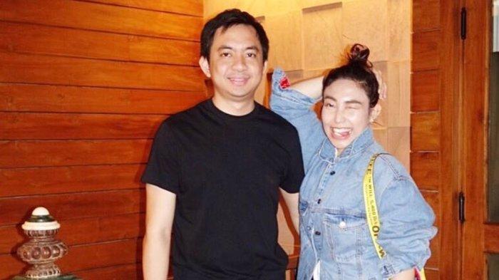 Ayu Dewi dan Regi Datau.