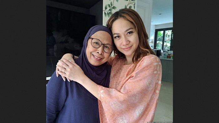 BCL dan Dida Sinclair tetap menjaga hubungan hangat dengan saling menyempatkan waktu untuk berkunjung.