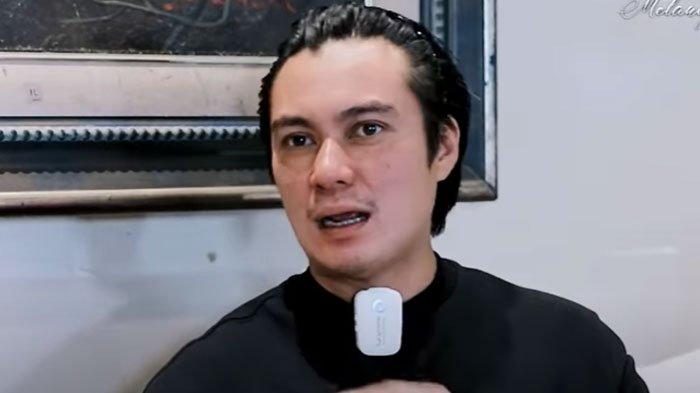 Baim Wong jawab isu pisah dengan Paula Verhoeven. Ia teringat pesan mendiang ibunya.