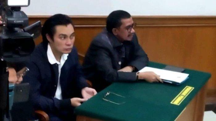 Baim Wong saat menghadiri sidang cerai perdananya di Pengadilan Agama Jakarta Selatan, Rabu (23/10/2024)