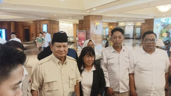 Bakal Calon Presiden Prabowo Subianto bertemu dengan sejumlah kiai di sepuh Jawa Timur di Surabaya, Kamis (28/9/2023). Ada sejumlah hal yang dibahas dalam pertemuan ini.