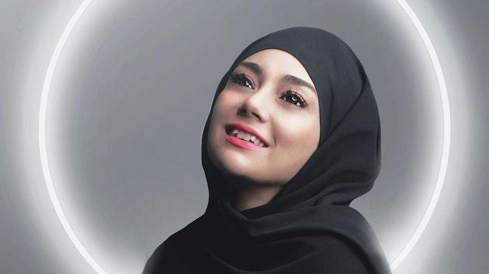 Artis Celine Evangelista disoroti usai terekam memutuskan meninggalkan Indonesia dengan naik jet pribadi atau private jet.