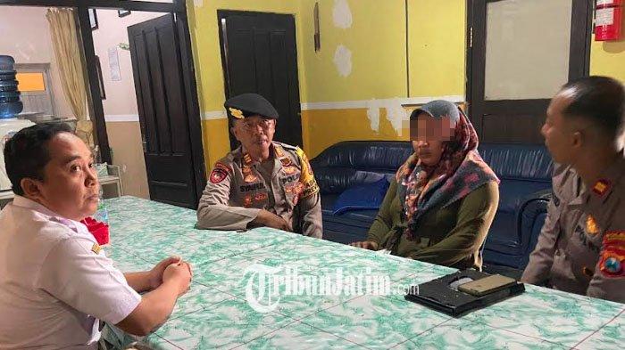 DS saat di kantor kelurahan Brotonegaran