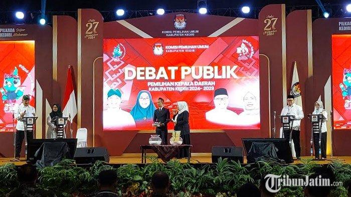 Debat perdana Pilbup Kediri 2024 di IKCC Kota Kediri, Kamis (24/10/2024).