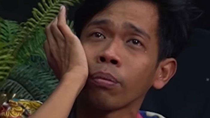 Dede Sunandar menangis