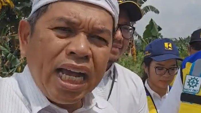 ATURAN MENTERI TAK DIGUBRIS - Tangkapan layar Gubernur Jawa Barat Dedi Mulyadi saat melakukan penanganan banjir di Bekasi, Senin (10/3/2025). Dedi Mulyadi memiliki alasan tersendiri tidak mau mengikuti keinginan Menteri soal perkara study tour.