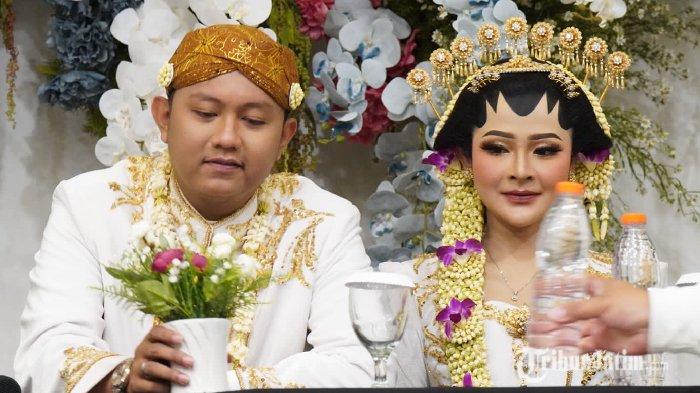 Denny Caknan dan Bella Bonita Resmi Berstatus Suami Istri setelah melaksanakan akad nikah, The Sun Hotel Madiun, Jumat malam (7/7/2023). Penyanyi kondang Ngawi dan Model asal Madiun menggelar konferensi pers bersama awak media