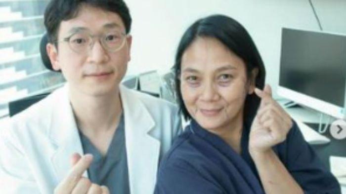 Dian Nitami mengungkapkan alasannya baru memilih untuk operasi wajah di usianya 53 tahun.