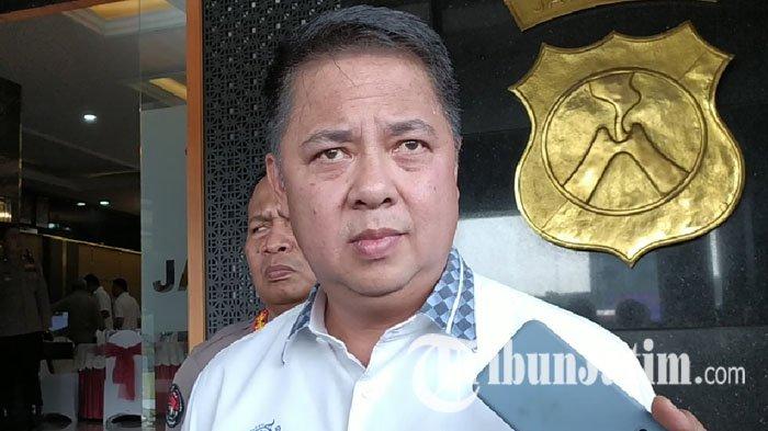 Direkrut Ditreskrimum Polda Jatim, Kombes Pol Farman jelaskan perkembangan kasus babysitter di Surabaya yang viral karena mencekoki anak majikannya berusia dua tahun, dengan obat keras khusus dewasa, Senin (14/10/2024).