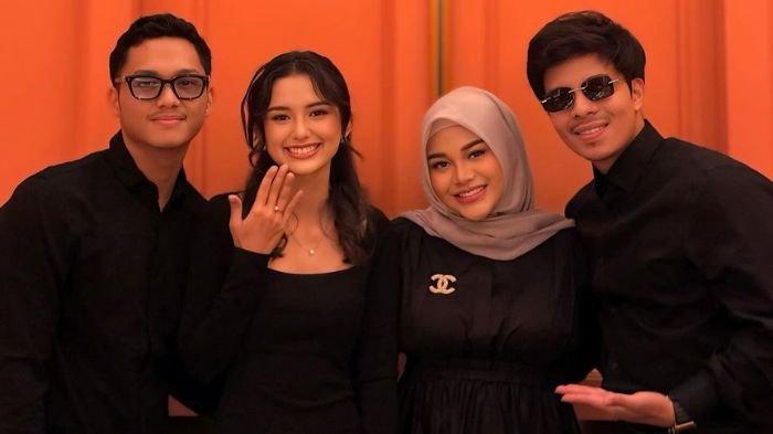 Adik Aurel Hermansyah, Azriel, melamar kekasihnya di ulang tahun ke-24.
