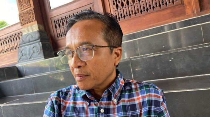 EFISIENSI ANGGARAN - Kepala BPPKAD Ponorogo, Sumarno saat memberikan keterangan tentang pemangkasan anggaran di rumah dinas Bupati Ponorogo (Pringgitan), di Jalan Alun-alun utara, Kelurahan Mangkujayan, Ponorogo, Jatim, Jumat (14/2/2025). Pemangkasan ini dilakukan setelah adanya inpres nomor 1 tahun 2025