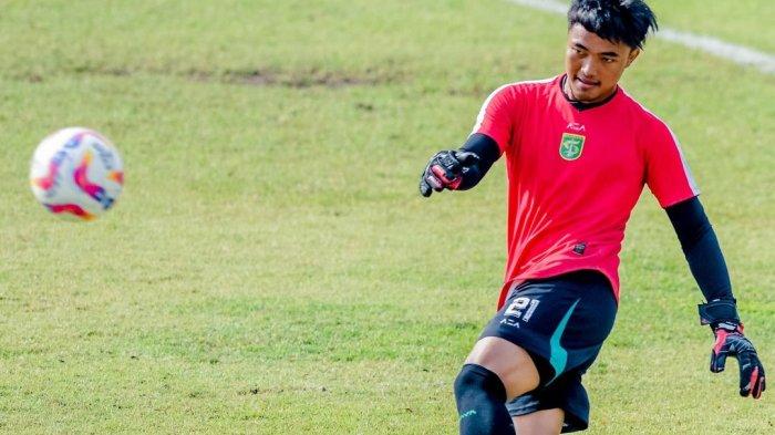 Ernando Ari, kiper Persebaya berambisi melanjutkan catatan clean sheet saat menjamu Persis Solo di Stadion Gelora Bung Tomo (GBT), Rabu (18/9/2024) malam.