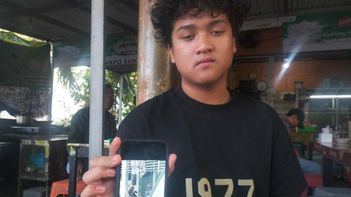 Excel Alvaro menunjukkan dokumentasi foto sejumlah orang yang mengaku debt colletor
