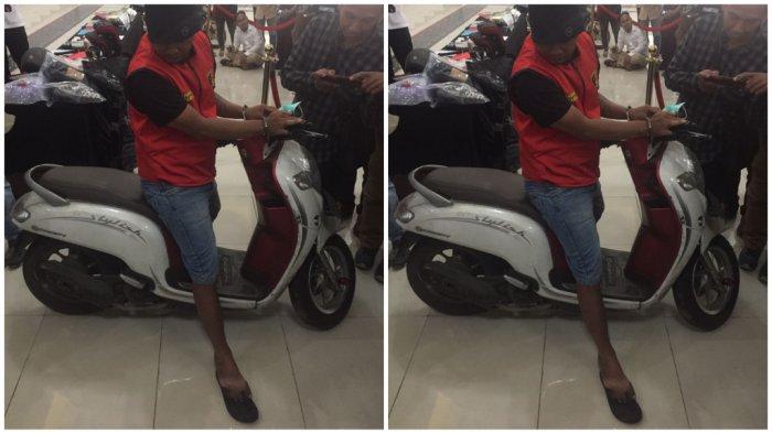 Falin mempraktikkan cara mencuri barang-barang di mobil menggunakan modus menggembosi roda dengan sandal berpaku