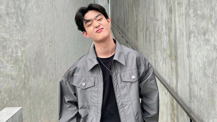 Gabriel Prince sedang menjadi topik pembicaraan hangat usai beredar fotonya mencium seorang teman laki-laki. Mengenai tuduhan gay yang turut beredar, aktor muda itu memberikan klarifikasi.