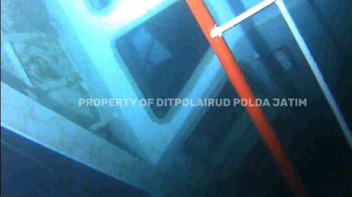 VIDEO TERBARU - Gambar bangkai KMP Tunu Pratama Jaya di dasar Selat Bali dari perekaman ROV yang merekam pada Minggu (13/7/2025). Video ini sekaligus menjadi bukti terjelas dari bangkai kapal.