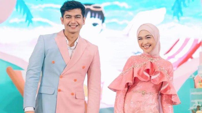 Gelagat aneh Ria Ricis dan Teuku Ryan selama menunaikan ibadah umrah membuat netter curiga jika pernikahan mereka tengah diterpa masalah. Pakar Teknologi Pikiran lantas mencoba membaca gelagat keduanya.