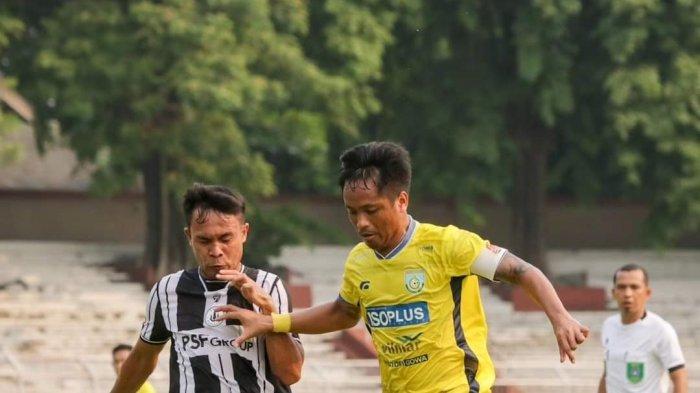 Gelandang Gresik United I Gede Sukadana absen lawan PSBS Biak.