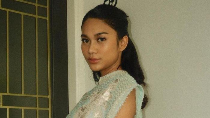 Azizah Salsha menerima hujatan lantaran menjadi bridesmaid di acara pernikahan Aaliyah Massaid dan Thariq Halilintar.