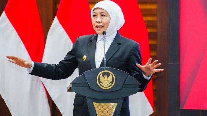 GUBERNUR - Gubernur Jawa Timur, Khofifah Indar Parawansa menegaskan, Pemprov Jatim konsen untuk terus menurunkan angka stunting sebagai upaya meningkatkan kualitas kesehatan masyarakat. Prevalensi stunting Jatim turun signifikan menjadi 14,7 persen, dan merupakan yang terbaik kedua nasional setelah Bali, Rabu (28/5/2025).