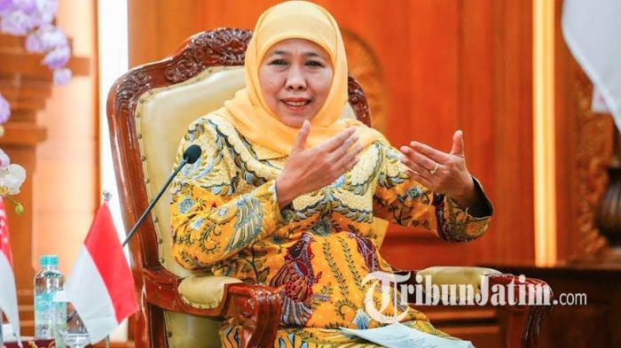 GUBERNUR - Gubernur Jawa Timur, Khofifah Indar Parawansa saat menerima kunjungan Duta Besar Singapura di Gedung Negara Grahadi, Surabaya, Kamis (15/5/2025). Khofifah tegaskan tak mau dibanding-bandingkan dengan Gubernur Jawa Barat, Dedi Mulyadi, atau yang biasa dipanggil KDM.