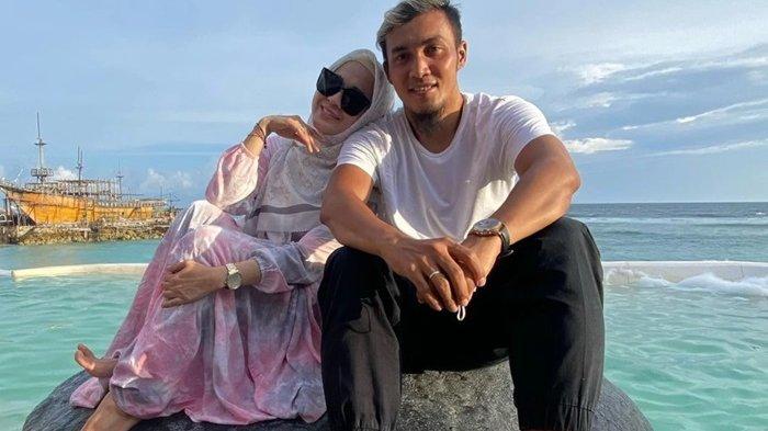 Gunawan Dwi Cahyo agaknya memilih bungkam seusai digugat cerai oleh Okie Agustina.