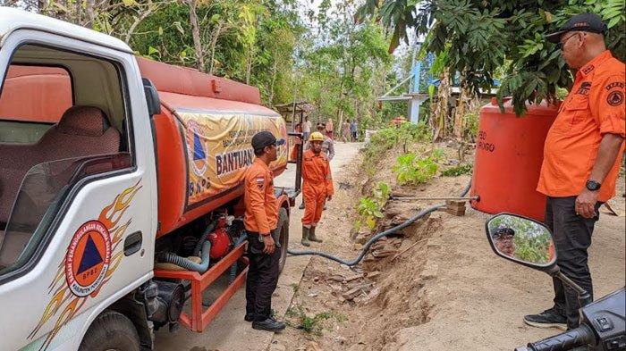 Ilustrasi Dropping air BPBD Ponorogo ke daerah kekeringan
