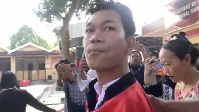 Kejaksaan Negeri (Kejari) Mataram resmi menahan I Wayan Agus Suartama alias Agus Buntung di Lapas Kelas IIA Kuripan Kabupaten Lombok Barat, Kamis (9/1/2024).