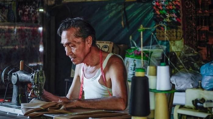 KISAH PILU BURUH - Ilustrasi buruh. Sugiyatmo (50), seorang buruh tekstil yang telah mengabdi puluhan tahun, mengaku hanya menerima gaji Rp 1.000 per bulan sejak dirinya dirumahkan pertengahan tahun lalu.