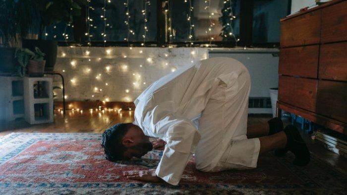 Ilustrasi salat istikharah.