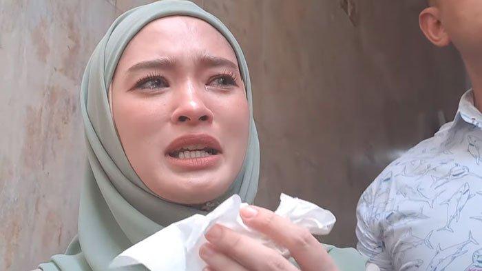 Inara Rusli menangis saat dirinya yang terancam dipenjarakan oleh Virgoun