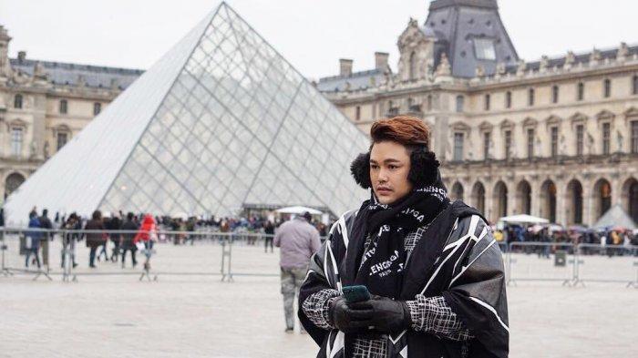 Ivan Gunawan kini melejit di Paris Perancis setelah resmi menyatakan pergi dari Indonesia.