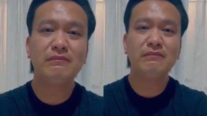 Ivan diketahui sempat membuat video permintaan maaf usai viral memaksa siswa sujud dan menggonggong. Ia nangis karena membuat keluarga malu.