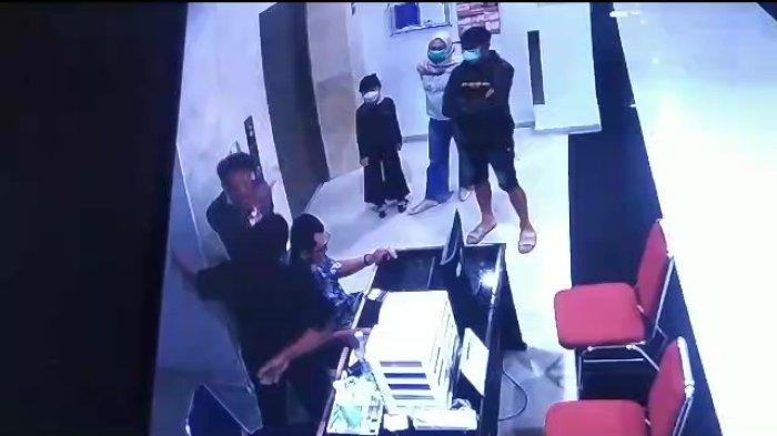 JT, anggota DPRD Tulungagung saat ribut dengan satpam RSUD dr Iskak.